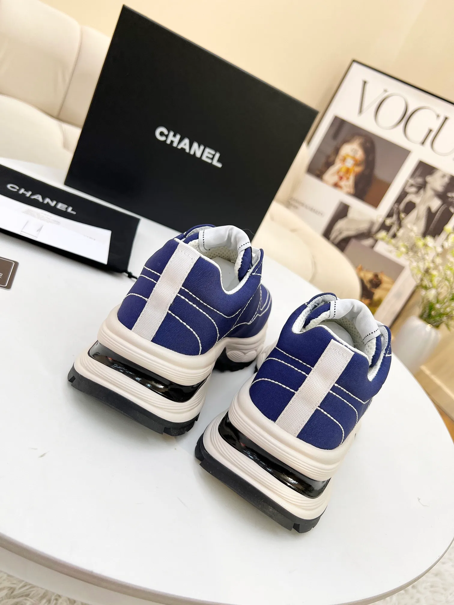 👟👟Ex-factory price 500👟👟 Cloth CHANEL 25C new casual shoes for early spring vacation. A pair of comfortable shoes can reduce the fatigue on your feet. The new style is very versatile, whether it is daily wear or a sister party. It can be easily used for commuting in the workplace, outdoor sports and various occasions. It can increase the height, straighten the legs, modify the shape of the feet, is comfortable and comfortable without rubbing the feet, and has good breathability. It can also be worn in summer. Office workers can also easily own it when wearing it. The fabric is pebbled cowhide + plaid pad to show off sheepskin. The original open-molded rubber foam outsole! size: 35-40 (41 customized, non-refundable and non-exchangeable)